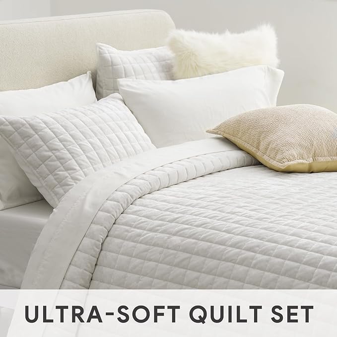 RECYCO Luxury Velvet Quilt Set, California King 118'' x 106'' Oversized Bedspread, Ultra Soft Velvet Comforter, Lightweight Box Stitch Bedding Sets for All Season, with 2 Shams, Bright White