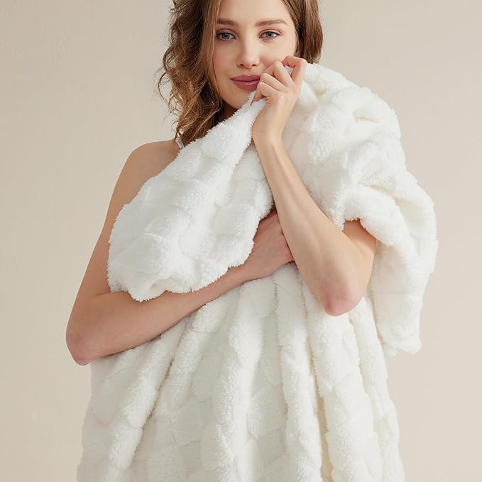 Bedsure GentleSoft Full Size Blankets for Bed White - Super Soft Cozy Fleece Blanket for Women Men Girls, Large Fuzzy Throws for Bedroom Decor, 84x90 Inches