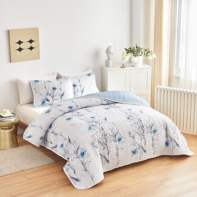 Botanical Quilt Set 3 Pieces Full/Queen Size, Blue Flower Branch on White Reversible Bedspread Coverlet Set, Soft Microfiber Lightweight Bed Cover for All Season (90" x 90", 1 Quilt+ 2 Pillow Shams)