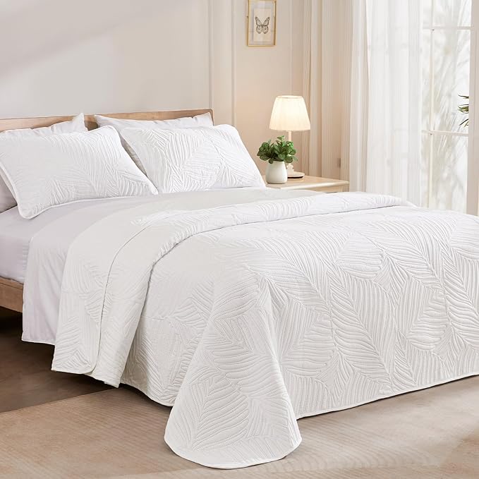 Exclusivo Mezcla Twin Quilt Bedding Set, Lightweight White Quilts Twin Size for All Seasons, Soft Microfiber Bedspreads Coverlets Bed Cover with Leaf Pattern, 2 Piece