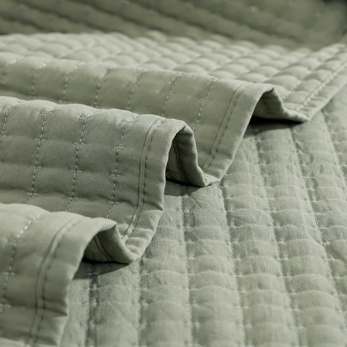 WRENSONGE Twin Size Quilt-3 Pieces Lightweight Bedspreads Sage Green Twin Quilt Bedding Set for All Seasons, Soft Summer Coverlet with 1 Pillow Shams Suitable for Bed, Couch, Quilt Blanket