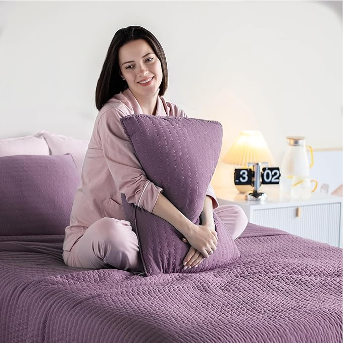 KASENTEX Twin Quilt Set 68"x86" – Soft Washed 3-Layer Lightweight Bedspread, Minimalist Nordic Design, All-Season Spring & Summer Quilt Set (1 Quilt + 2 Pillow Shams),Grape Jam Purple