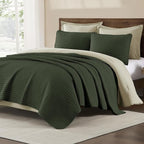 WRENSONGE King Size Quilt-3 Pieces Lightweight Bedspreads Dark Green King Quilt Bedding Set for All Seasons, Soft Summer Coverlet with 2 Pillow Shams Suitable for Bed, Couch, Quilt Blanket