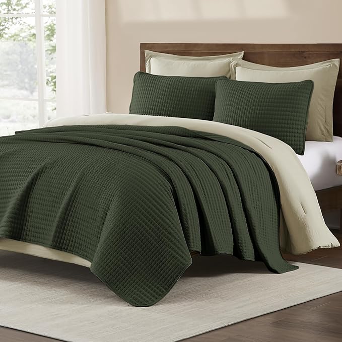 WRENSONGE Queen Quilt-3 Pieces Lightweight Bedspreads Dark Green Queen Size Quilt Bedding Set for All Seasons, Soft Summer Coverlet with 2 Pillow Shams Suitable for Bed, Couch