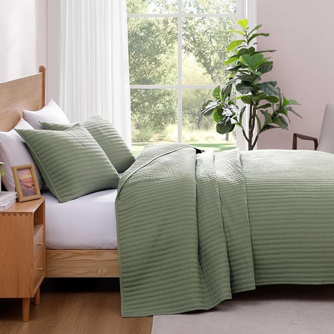 WRENSONGE Twin Size Quilt-3 Pieces Lightweight Bedspreads Sage Green Twin Quilt Bedding Set for All Seasons, Soft Summer Coverlet with 1 Pillow Shams Suitable for Bed, Couch, Quilt Blanket
