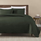 WRENSONGE Queen Quilt-3 Pieces Lightweight Bedspreads Dark Green Queen Size Quilt Bedding Set for All Seasons, Soft Summer Coverlet with 2 Pillow Shams Suitable for Bed, Couch
