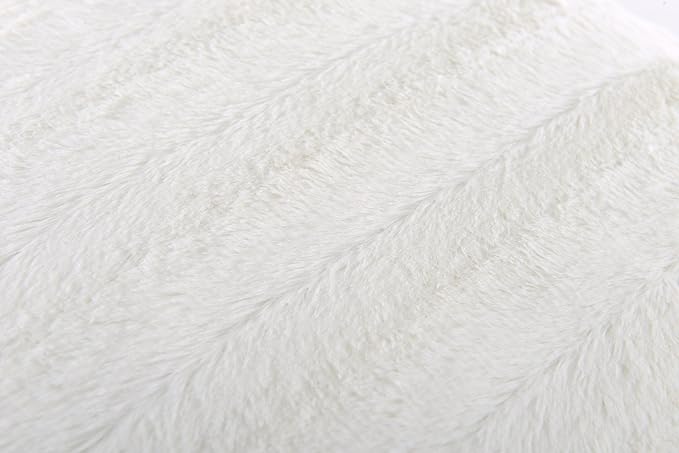 Cheer Collection Faux Fur Throw Pillows - Decorative Pillows for Couch, Bed Throw Pillows, White Accent Pillows for Bedroom or Living Room Aesthetic, Set of 2 Furry Throw Pillows, 18”x18”