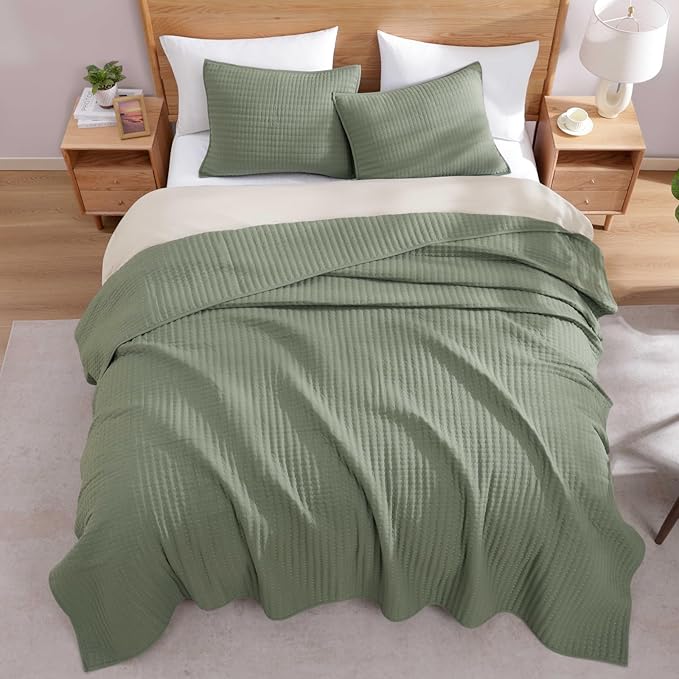 WRENSONGE Twin Size Quilt-3 Pieces Lightweight Bedspreads Sage Green Twin Quilt Bedding Set for All Seasons, Soft Summer Coverlet with 1 Pillow Shams Suitable for Bed, Couch, Quilt Blanket