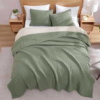 WRENSONGE King Size Quilt-3 Pieces Lightweight Bedspreads Sage Green King Quilt Bedding Set for All Seasons, Soft Summer Coverlet with 2 Pillow Shams Suitable for Bed, Couch, Quilt Blanket
