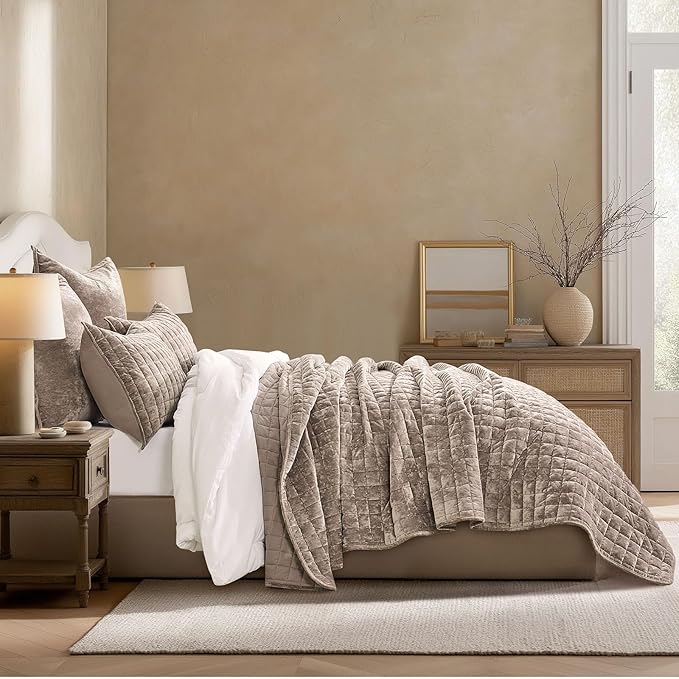 RECYCO Luxury Velvet Quilt Queen Size Bedding Set, Ultra Soft Velvet Comforter Set, Lightweight Quilted Channel Box Stitch Oversized Bedspread Coverlet for All Season, with 2 Shams, Natural Tan