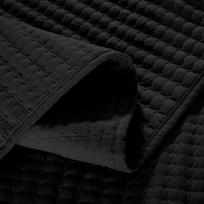 WRENSONGE King Size Quilt-3 Pieces Lightweight Black Bedspreads King Quilt Bedding Set for All Seasons, Soft Summer Coverlet with 2 Pillow Shams Suitable for Bed, Couch, Quilt Blanket