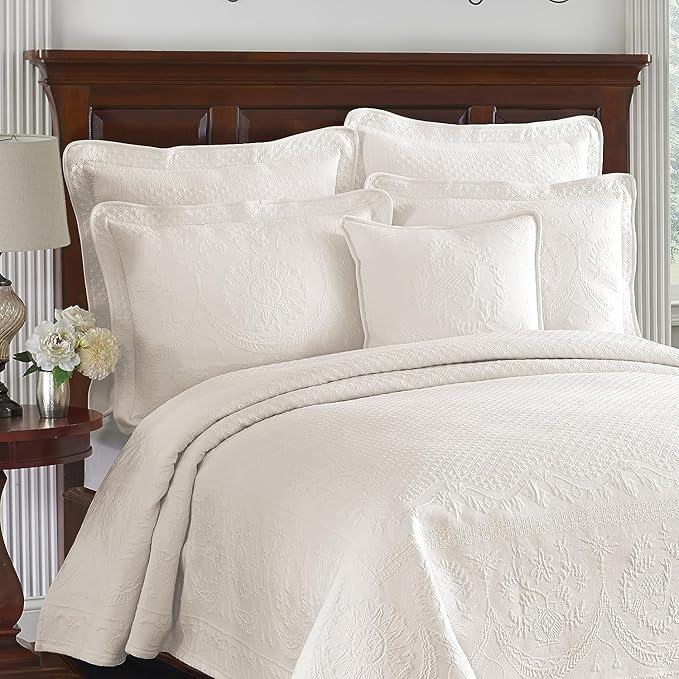 King Charles Modern Farmhouse Floral Matelasse Coverlet, 100% Cotton Breathable Bedding, King/Calking, Ivory