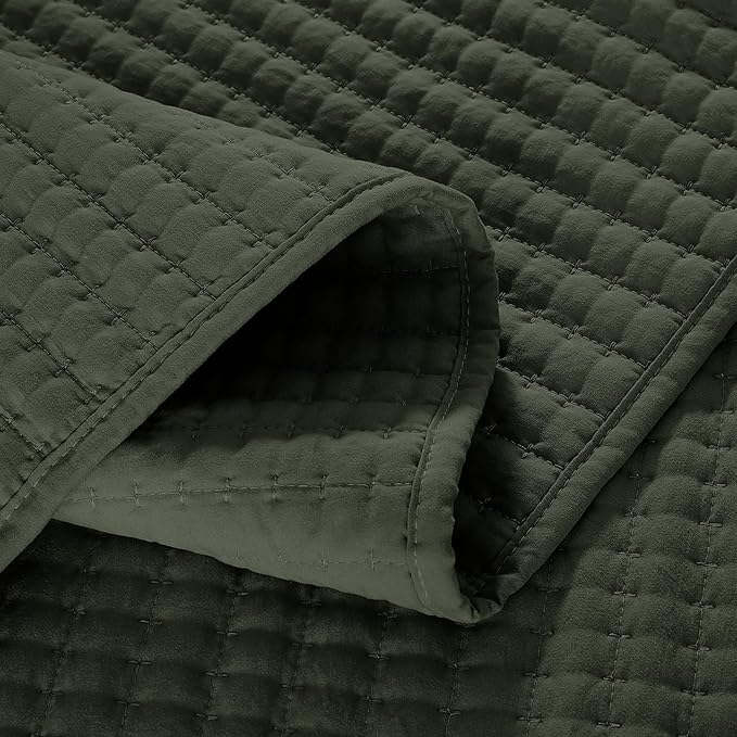 WRENSONGE Queen Quilt-3 Pieces Lightweight Bedspreads Dark Green Queen Size Quilt Bedding Set for All Seasons, Soft Summer Coverlet with 2 Pillow Shams Suitable for Bed, Couch