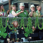 St Patricks Day Garland Decor,50Ft Glitter Tinsel Irish Shamrock Garland Decorations for Tree Mantle Bedroom Office Classroom Party Indoor Outdoor Holiday Home Green Gold