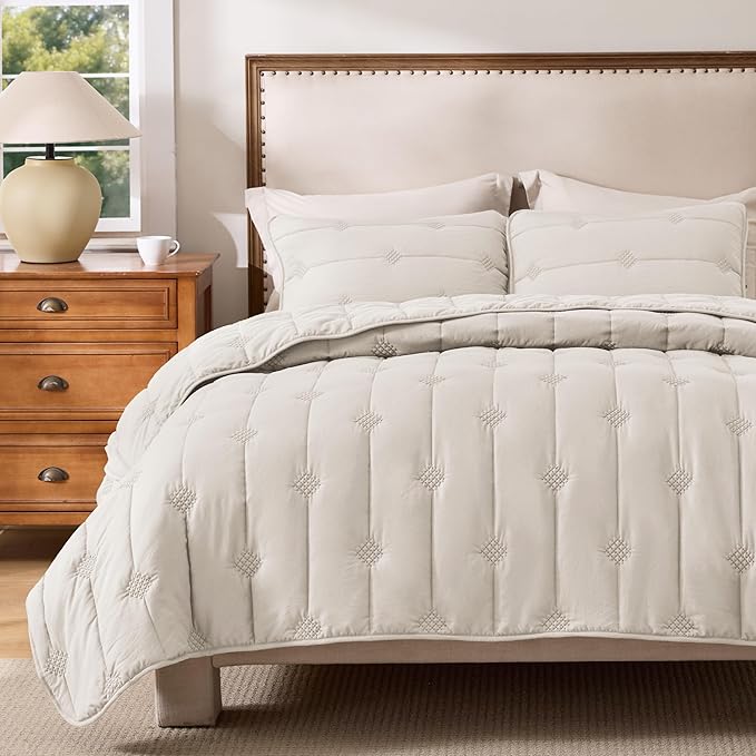 Bedsure Quilt King Size– Ultra Soft Cloud Lightweight Bedspread Coverlet Set with 2 Pillow Shams, Breathable & Cozy Comforter Set for All Season Use, Beige, 3 Piece (106x96 Inches)