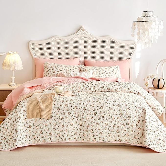 Wake In Cloud - Floral Quilt Set, Coquette Cottagecore Shabby Chic Flower Pattern for Women Teen Girls, Reversible Lightweight Bedspread Coverlet, 3 Pieces, Peach Blush, Twin/Twin XL Size