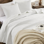 WRENSONGE White Quilt Set Queen Size-3 Pieces Lightweight Bedspreads Summer Coverlet for All Season, Soft Quilt Bedding Set with 2 Pillow Shams Suitable for Bed & Couch