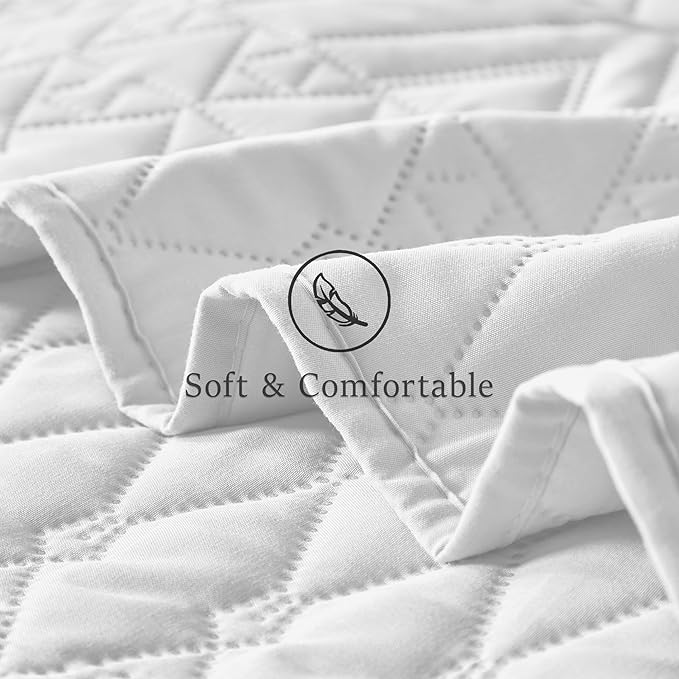 akkialla King/Cal King Size Quilt Bedding Set,White Lightweight Microfiber Soft Bedspread,Modern Style Geometric Pattern Coverlet Set for All Seasons,3 Piece(1 Quilt,2 Pillow Shams)
