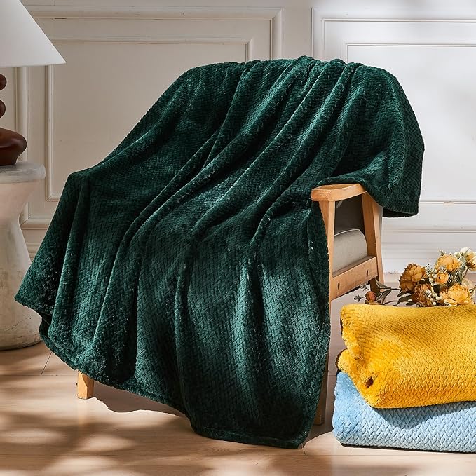 NEWCOSPLAY Super Soft Twin Blanket Forest Green Premium Silky Flannel Fleece Leaves Pattern Lightweight Bed Blanket All Season Use (Forest Green, Twin(60"x80"))