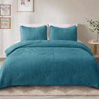 Exclusivo Mezcla Ultrasonic King Quilt Bedding Set, Lightweight Teal Bedspreads Soft Modern Geometric Coverlet Set for All Seasons (1 Quilt and 2 Pillow Shams)
