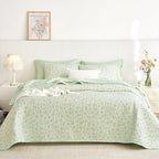 Wake In Cloud - Floral Quilt Set, Coquette Cottagecore Shabby Chic Flower Pattern for Women Teen Girls, Reversible Lightweight Bedspread Coverlet, 3 Pieces, Green Pink, King Size
