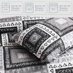 Exclusivo Mezcla Reversible Boho Quilts Queen Size, Black Bedspreads Lightweight Coverlet All Season Patchwork Quilt Bedding Set with Printed Floral Pattern (1 Quilt, 2 Pillow Shams)