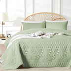 akkialla Full/Queen Size Quilt Bedding Set,Sage Green Lightweight Microfiber Soft Bedspread,Modern Style Geoetric Pattern Coverlet Set for All Seasons,3 Piece(1 Quilt,2 Pillow Shams)