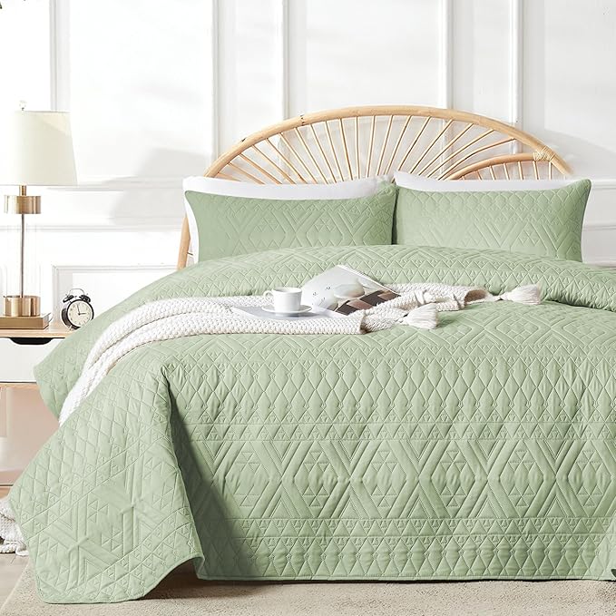 akkialla Full/Queen Size Quilt Bedding Set,Sage Green Lightweight Microfiber Soft Bedspread,Modern Style Geoetric Pattern Coverlet Set for All Seasons,3 Piece(1 Quilt,2 Pillow Shams)