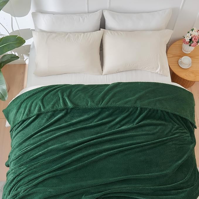 NEWCOSPLAY Super Soft King Blanket Dark Green Premium Silky Flannel Fleece Leaves Pattern Lightweight Bed Blanket All Season Use (Dark Green, King(90"x110"))
