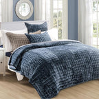 RECYCO Luxury Velvet Quilt Set, California King 118'' x 106'' Oversized Bedspread, Ultra Soft Velvet Comforter, Lightweight Box Stitch Bedding Sets for All Season, with 2 Shams, Stormy Blue