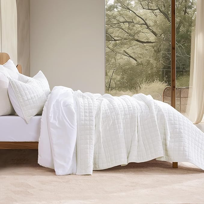 RECYCO Luxury Velvet Quilt Set King Size Bedding Sets, Ultra Soft Velvet Comforter Set, Lightweight Channel Box Stitch Oversized Bedspread Coverlet for All Season, with 2 Shams, Bright White