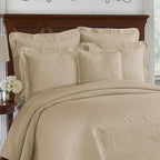 King Charles Modern Farmhouse Floral Matelasse Coverlet, Full/Queen, Birch
