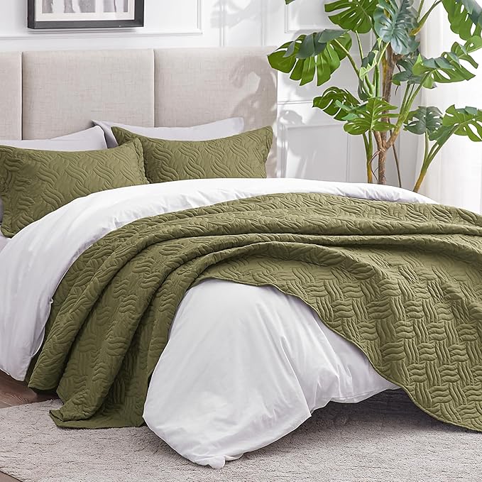 Love's cabin Quilts for Full Bed Olive Green Bedspreads Bedding Set - Lightweight Bedspread Comforter - Wave Pattern Bedding Coverlet for All Season - 3 Pieces (1 Quilt, 2 Pillow Shams)