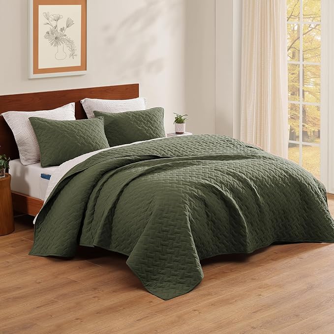 WRENSONGE Queen Quilt Set-3 Pieces Basket Weave Olive Green Bedspreads Queen Size Quilt Bedding for All Seasons, Soft Summer Coverlet with 2 Pillow Shams Suitable for Bed, Couch, Quilt Blanket