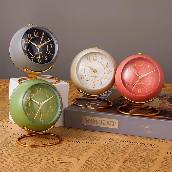 Metal Desk Alarm Clock, Retro Bedroom Table Vintage Analog Alarm Clock, Silent Non-Ticking Gold Clock, Bedside Décor(Sweet Pink)