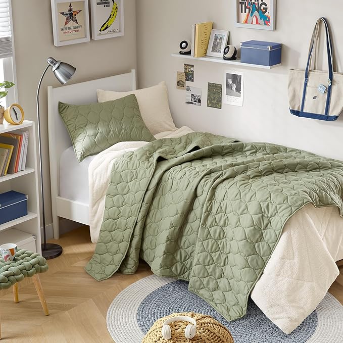 Comfort Spaces Twin Quilt Set Modern Reversible Ogee Coverlet Twin Bedding Set Cozy Quilted Winter Layer, All Season Lightweight Soft Twin Size Quilt, Kienna, Twin/Twin XL Olive Green 2 Piece