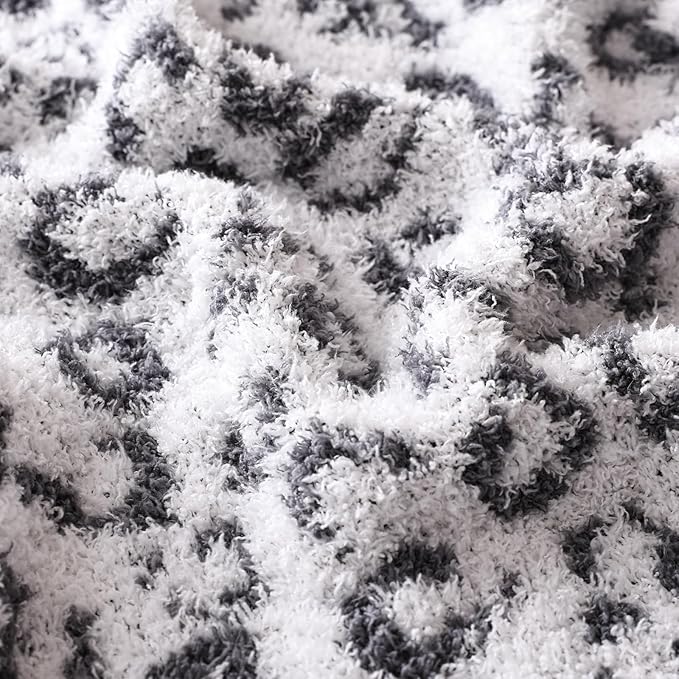 Panku Ultra Soft Leopard Throw Blanket, Cozy Knit Warm Cheetah Fleece Blankets for Couch and Sofa, Knit Reversiable Luxury Fluffy Blanket Throw (50x60 Inches, Snow Light Grey)