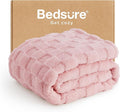 Bedsure GentleSoft Twin Blanket for Bed Pink - Super Soft Cozy Blankets for Women Men Girls, Cute Fuzzy Fleece Throws for Bedroom Couch, 60x80 Inches