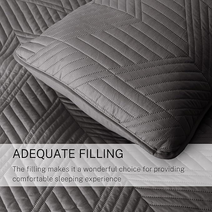 Exclusivo Mezcla California King Quilt Bedding Set, Lightweight Grey Oversized King Bedspreads Soft Modern Geometric Coverlet Set for All Seasons (1 Quilt and 2 Pillow Shams)