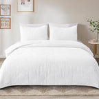 Exclusivo Mezcla California King Quilt Bedding Set, Lightweight White Oversized King Bedspreads Soft Modern Geometric Coverlet Set for All Seasons (1 Quilt and 2 Pillow Shams)
