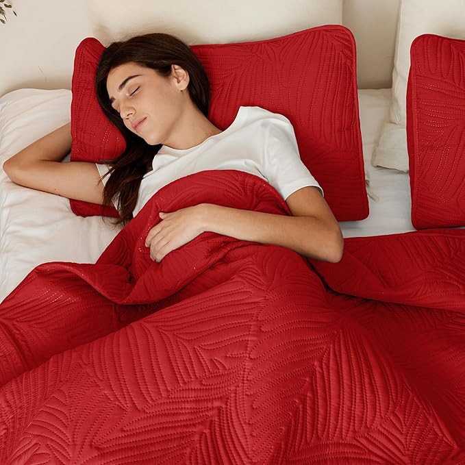 Exclusivo Mezcla California King Quilt Bedding Set, Lightweight Red Quilts Cal Oversized King Size for All Seasons, Soft Microfiber Bedspreads Coverlets with Leaf Pattern, 3 Piece