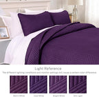 Exclusivo Mezcla California King Quilt Bedding Set, Lightweight Deep Purple Oversized King Bedspreads Soft Modern Geometric Coverlet Set for All Seasons (1 Quilt and 2 Pillow Shams)