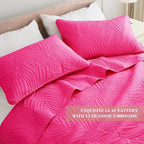 Exclusivo Mezcla Queen Quilt Bedding Set, Lightweight Hot Pink Quilts Queen Full Size for All Seasons, Soft Microfiber Bedspreads Coverlets Bed Cover with Leaf Pattern, 3 Piece