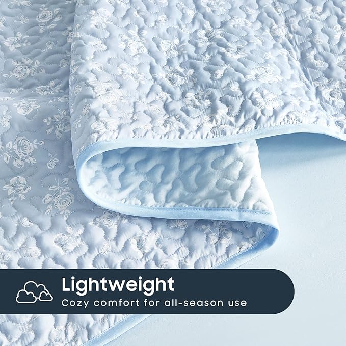 Wake In Cloud - Floral Quilt Set, Coquette Cottagecore Shabby Chic Flower Pattern for Women Teen Girls, Reversible Lightweight Bedspread Coverlet, 3 Pieces, Light Blue, Twin/Twin XL Size