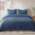 Exclusivo Mezcla Ultrasonic King Quilt Bedding Set, Lightweight Navy Blue Bedspreads Soft Modern Geometric Coverlet Set for All Seasons (1 Quilt and 2 Pillow Shams)