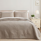 Exclusivo Mezcla Queen Quilt Bedding Set, Lightweight Taupe Quilts Queen Full Size for All Seasons, Soft Microfiber Bedspreads Coverlets Bed Cover with Leaf Pattern, 3 Piece
