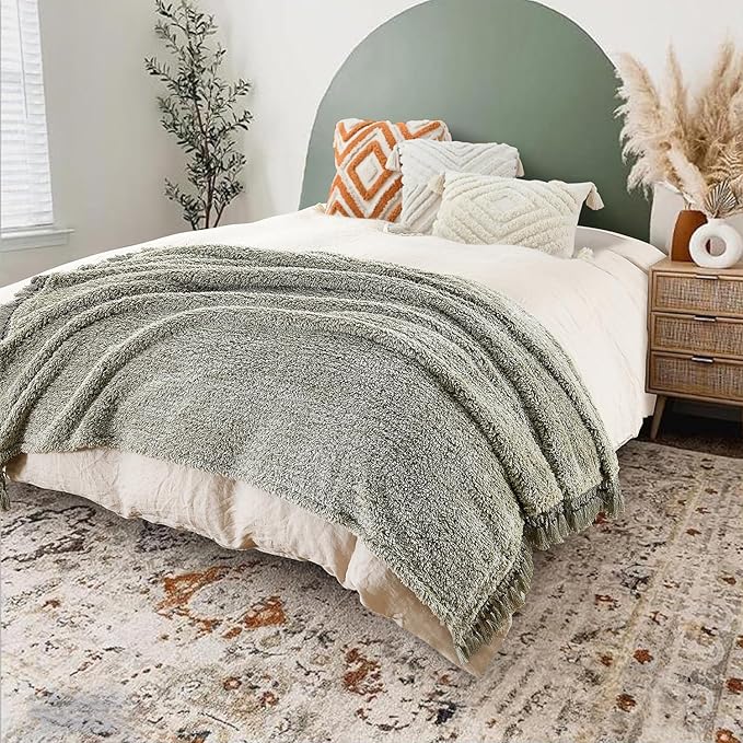 Ultra Soft Cozy Sherpa Throw Blanket with Tassel, Light Weight Warm Decorative Boho Style Plush Throw Blanket Cover for Couch, Sofa, Bedroom,Travel, Outdoor, 50”x60”, Green