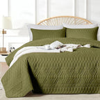 akkialla Full/Queen Size Quilt Bedding Set,Olive Green Lightweight Microfiber Soft Bedspread,Modern Style Geoetric Pattern Coverlet Set for All Seasons,3 Piece(1 Quilt,2 Pillow Shams)