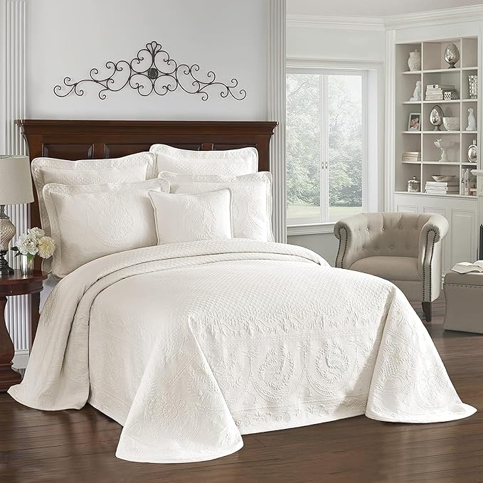King Charles Modern Farmhouse Floral Matelasse Bedspread, 100% Cotton Breathable Bedding, Full/Queen, Ivory