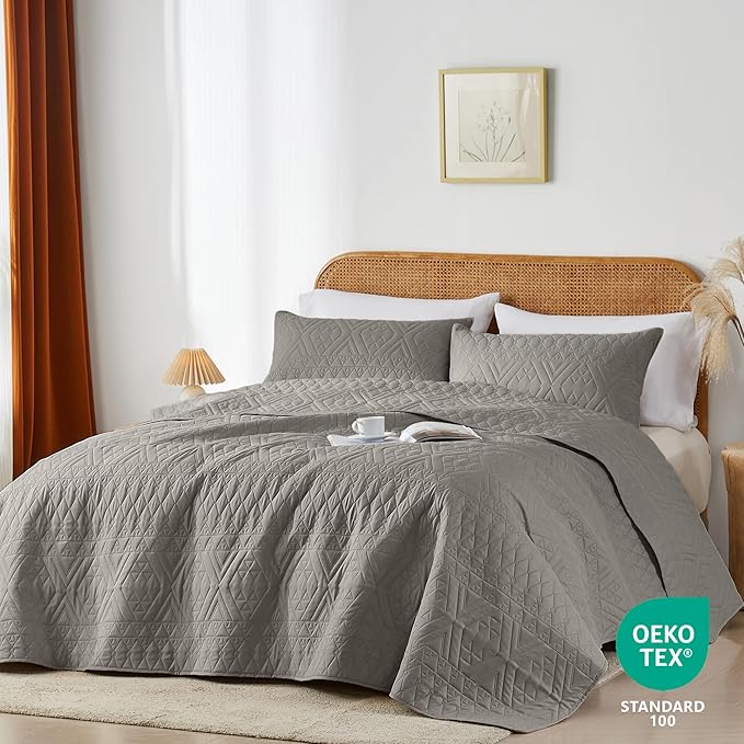 akkialla King/Cal King Size Quilt Bedding Set,Dark Grey Lightweight Microfiber Soft Bedspread,Modern Style Geometric Pattern Coverlet Set for All Seasons,3 Piece(1 Quilt,2 Pillow Shams)